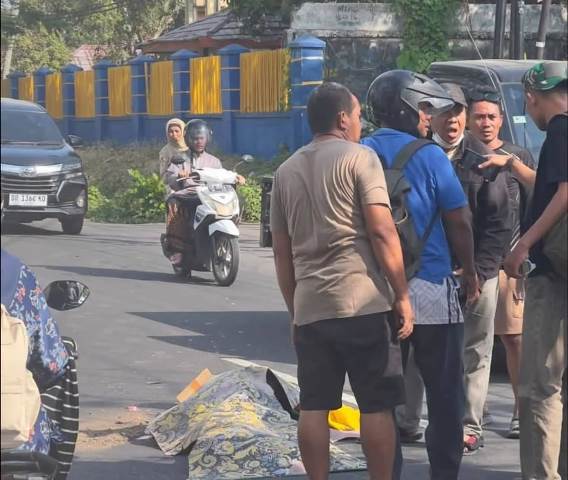 Tragedi Tabrak Lari, Pemotor Tewas di Tempat, Sopir Truck Kabur